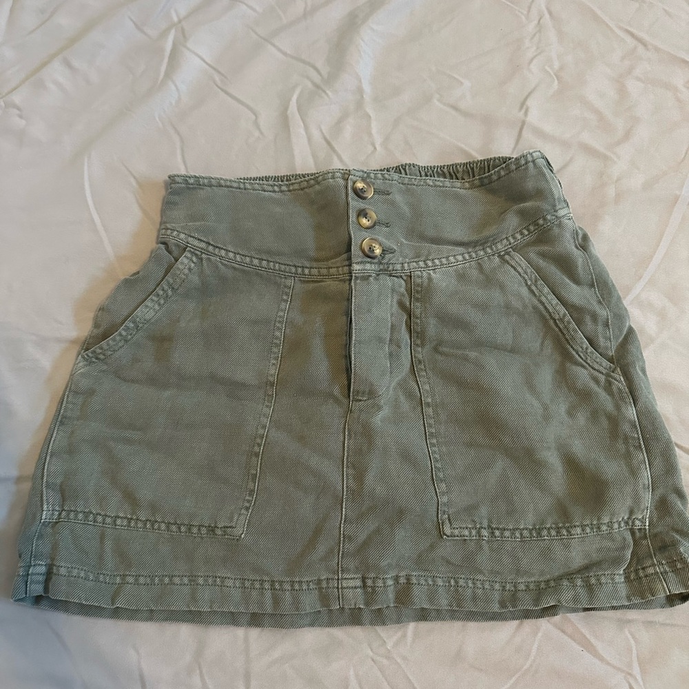 Stylish Green Mini Skirt with Button Detail